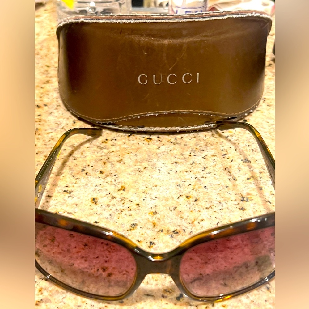 Gucci Vintage Tortoise Shell Sunglasses with Pink Lenses.Y2K perfect